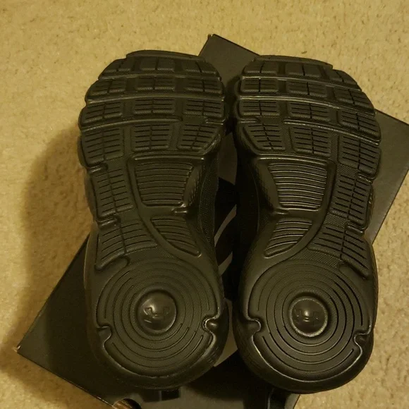 NWT UA Charged Assert 9 4E Sneakers